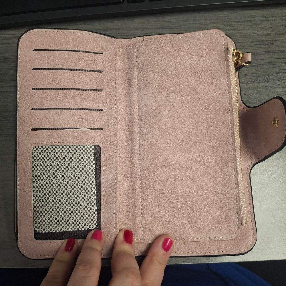 Hello Kitty Light Pink Wallet- New - Picture 5 of 6